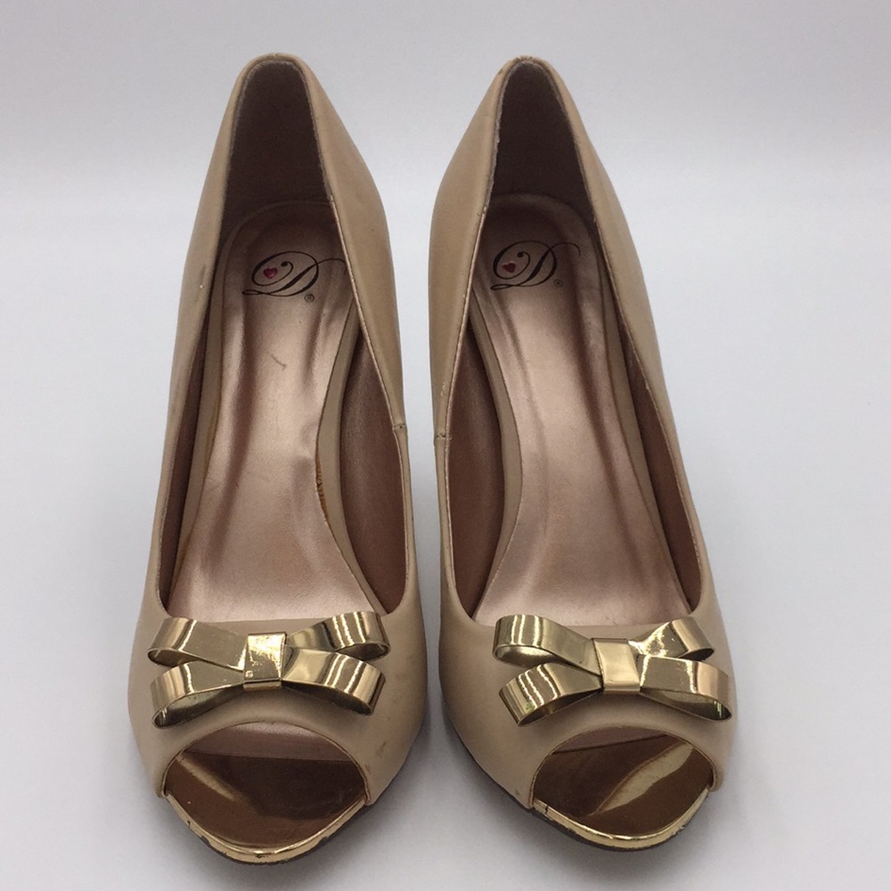 Heart D Ladies High Heels Pumps Beige with Gold Bows Size 9